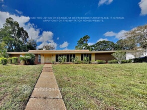 Building Photo - 8652 Villa San Jose Dr E