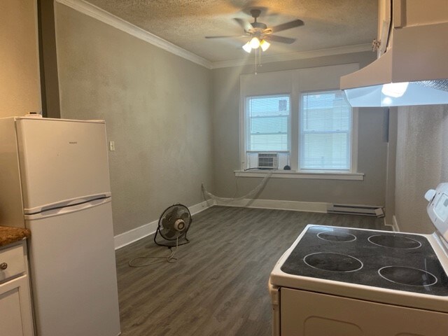 Building Photo - 80 N Main St