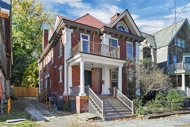 Building Photo - 271 Liberty St