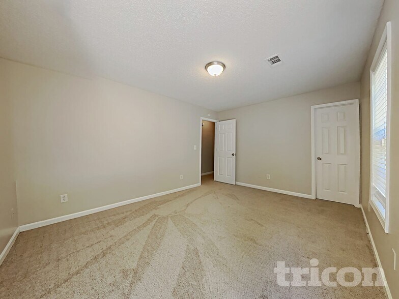 Building Photo - 305 Nims Dr