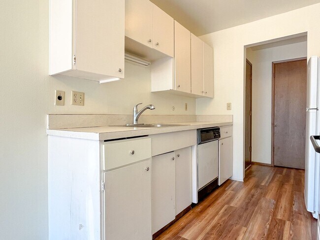 Building Photo - Updated Beacon Hill 1bd/1bth Condo, $1,650/mo.