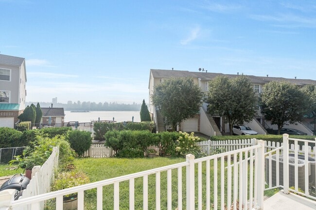 Building Photo - 66 Bergen Ridge Rd