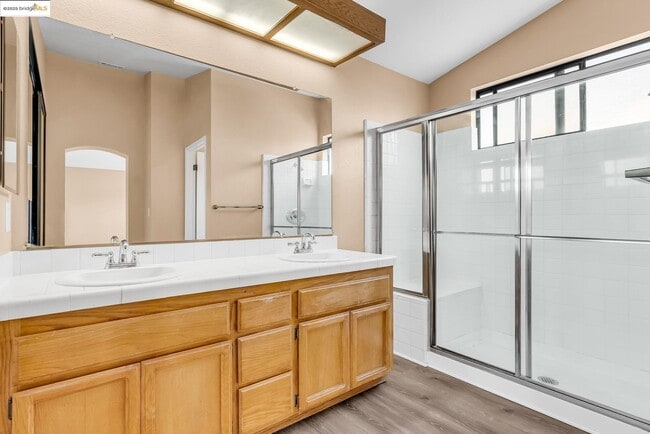 Building Photo - 4820 Ridgeview Dr