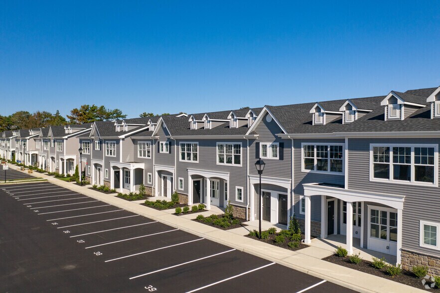 Primary Photo - Fairfield Knolls At Deer Park 55+