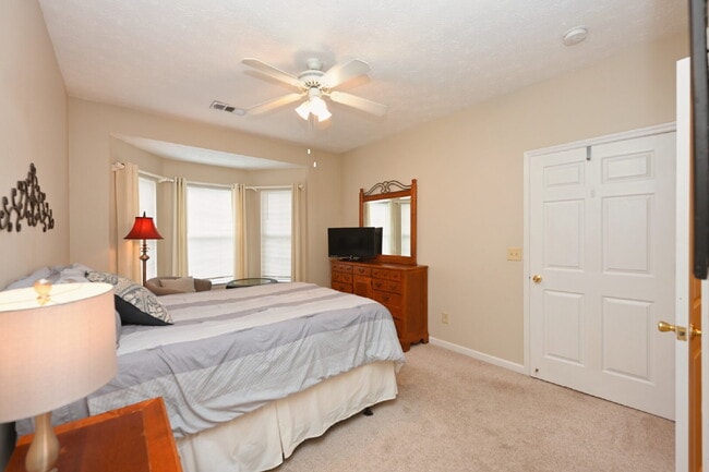 Building Photo - FULLY FURNISHED 2BR CONDO WITH MONTHLY LEASE TERMS