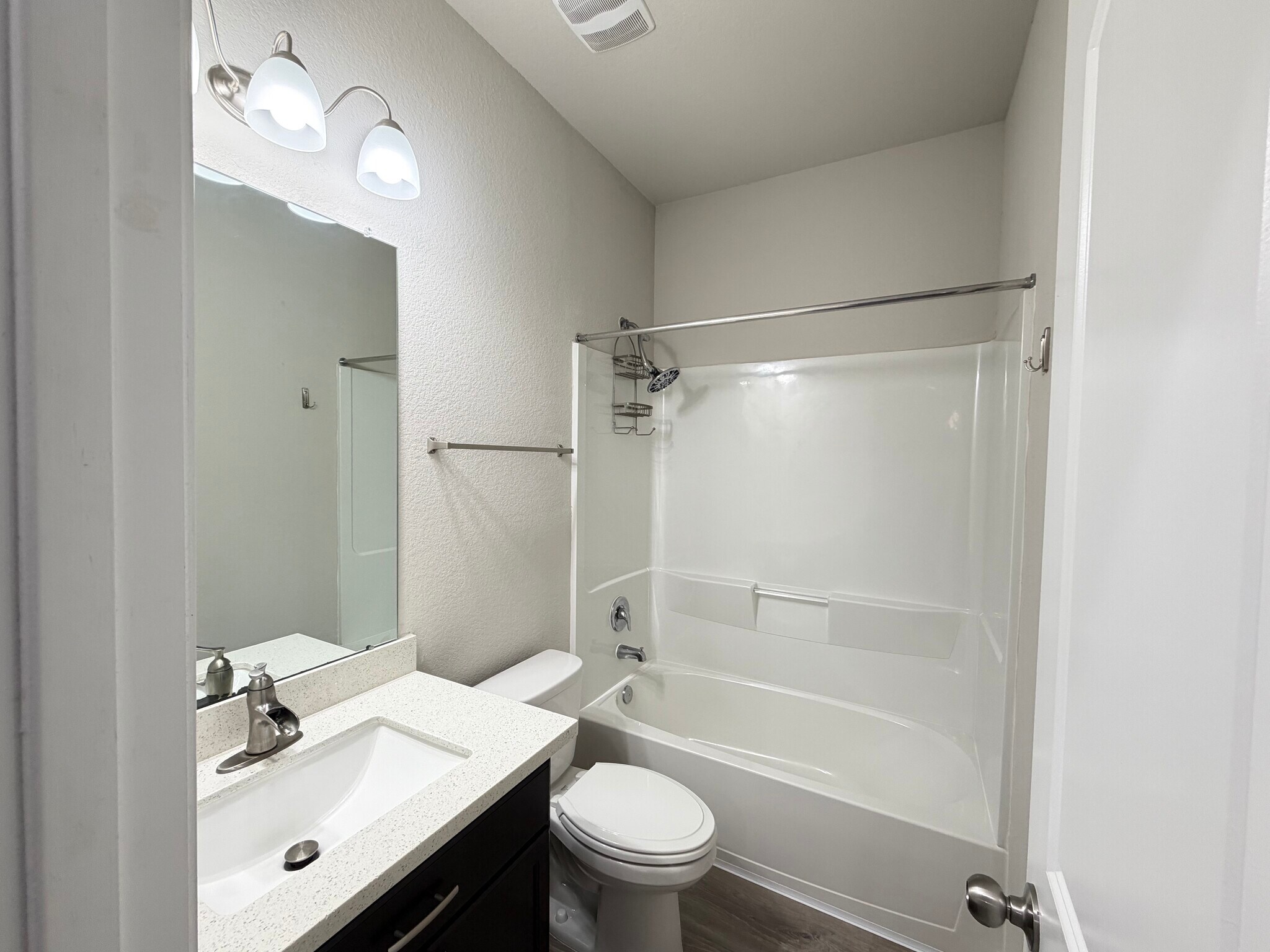 Building Photo - 6118 Yesenia St