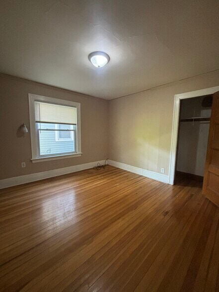 Building Photo - 5 Thayer St