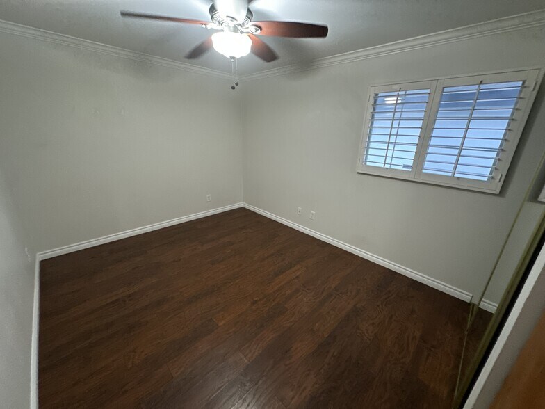 Building Photo - 5138 W 141st St