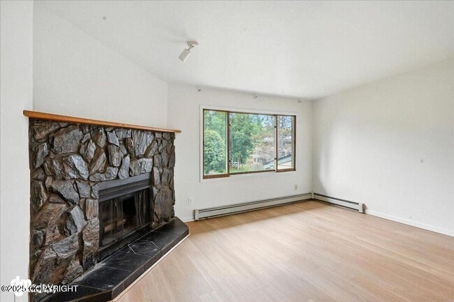 Building Photo - 305 Donna Dr