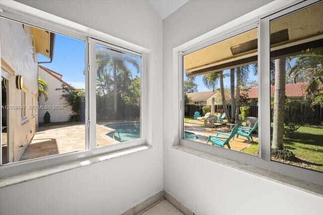 Building Photo - 2560 Bass Way