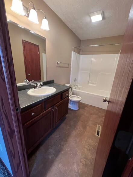 Building Photo - 4831 10th Ave