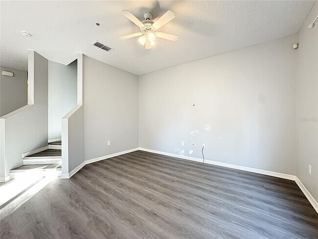 Building Photo - 1500 Broken Oak Dr