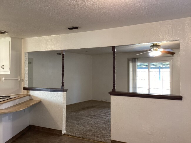 Building Photo - 487 W San Jose Ave