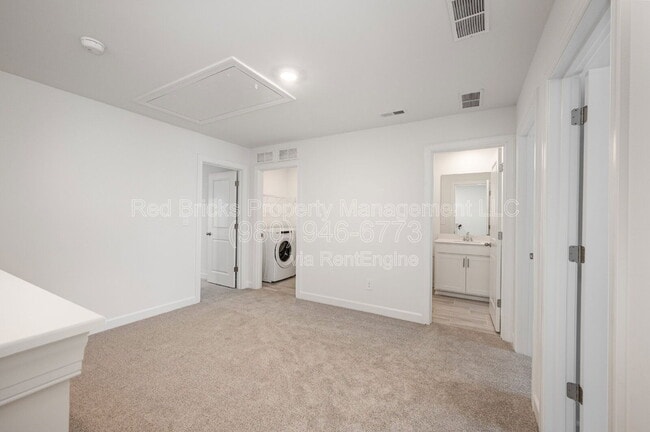 Building Photo - 8033 Hidden Spgs Trl