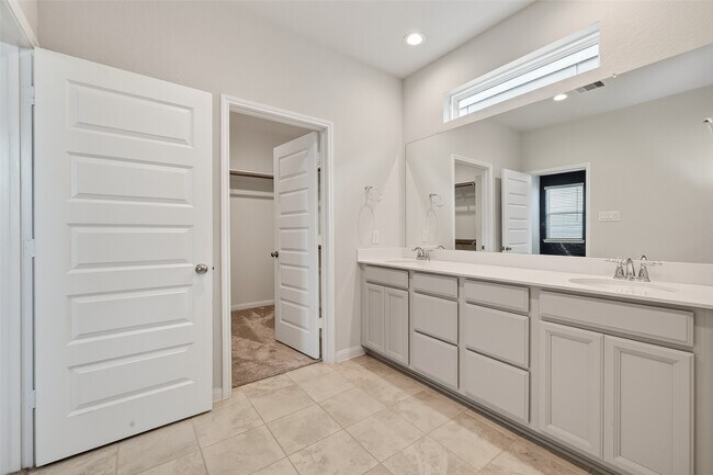 Building Photo - 9816 Magnolia Village Ln