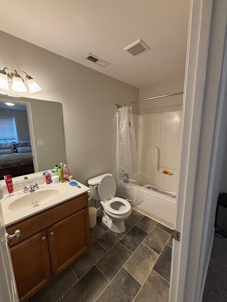 Building Photo - 1810 Broadway St