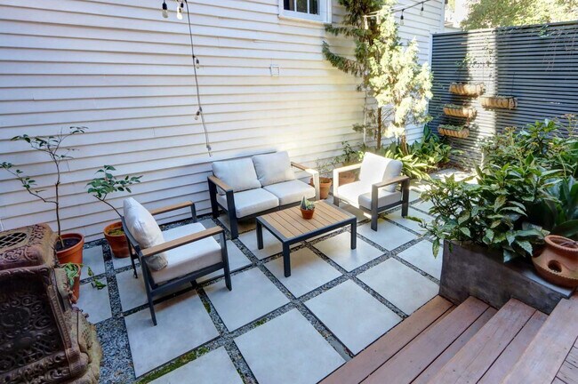 Building Photo - 415 Whitaker St