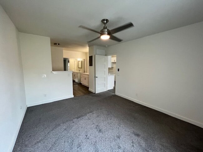 Building Photo - Beautiful 1 Bedroom Apartment in Orange