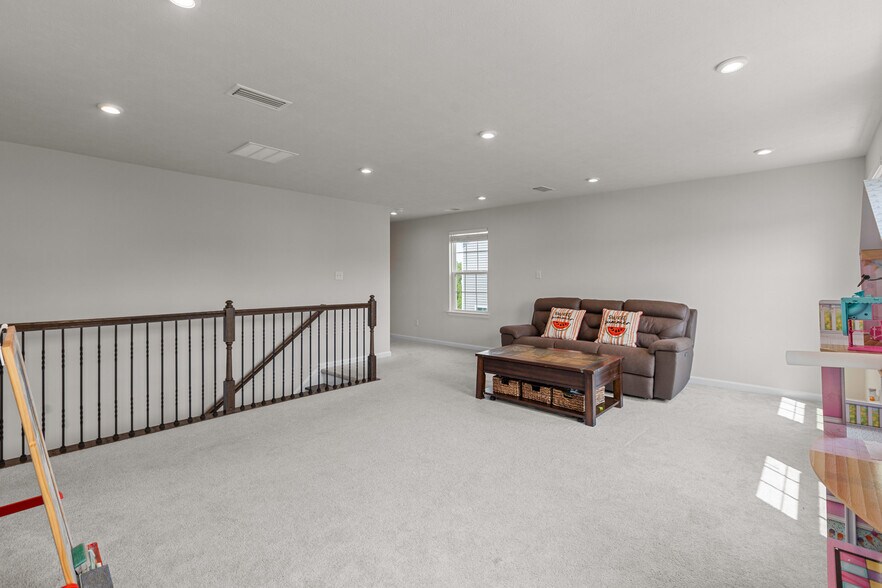 Building Photo - 4442 Yorktown Dr