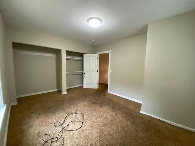 Building Photo - 923 Russel St - 3/Bed 1.5/Bath located in the Edison neighborhood