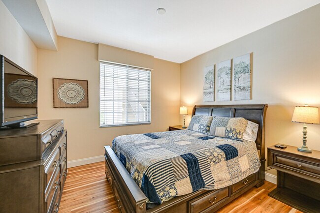 Building Photo - 3973 Bishopwood Ct E