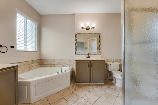 Building Photo - 3172 N Greenleaf Cir