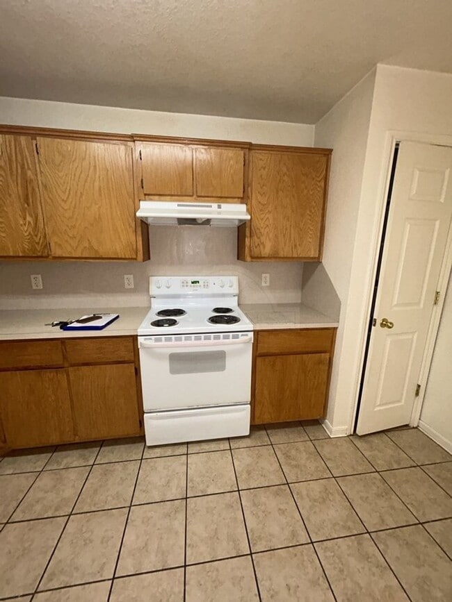 Building Photo - 105 Castellon Ct