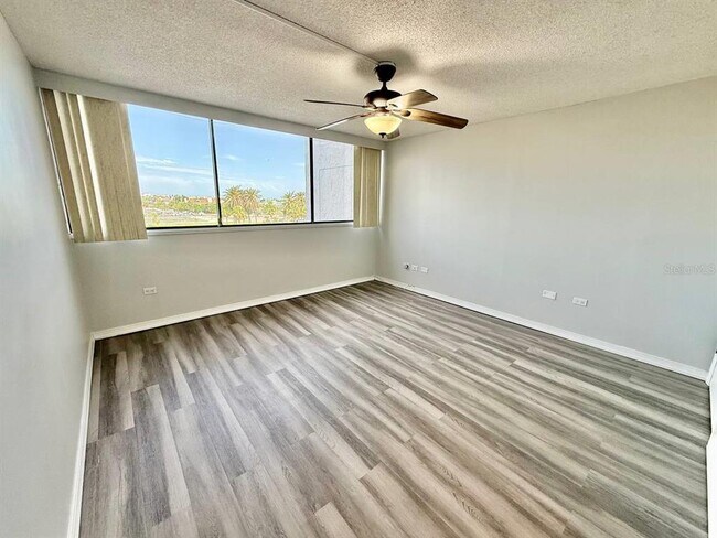 Building Photo - 500 Treasure Island Causeway