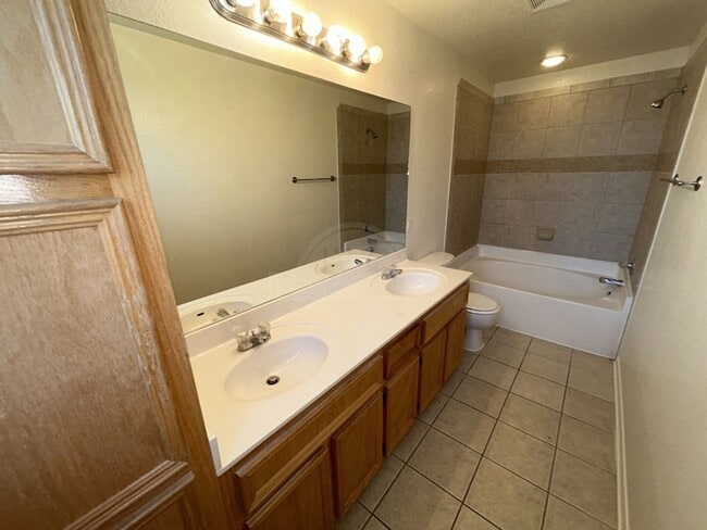 Building Photo - 1303 Cinch Dr