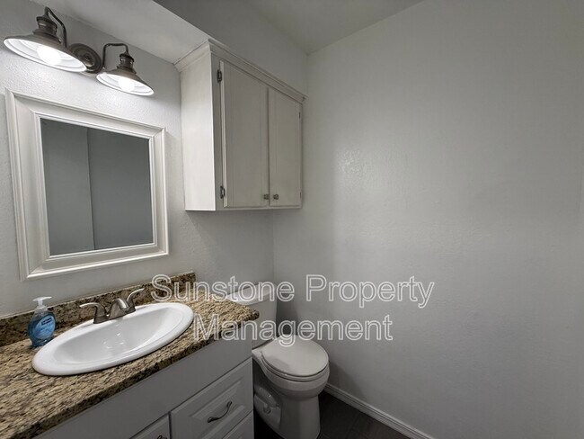 Building Photo - 5117 S Lions Ave