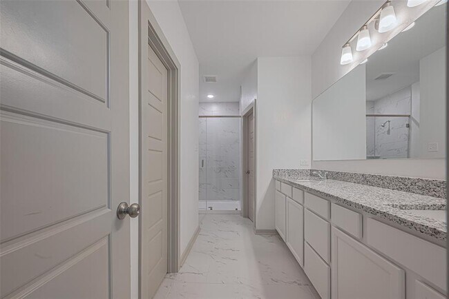 Building Photo - 11622 Twain Dr