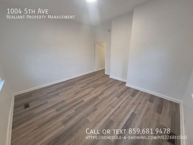 Building Photo - 1004 5th Ave