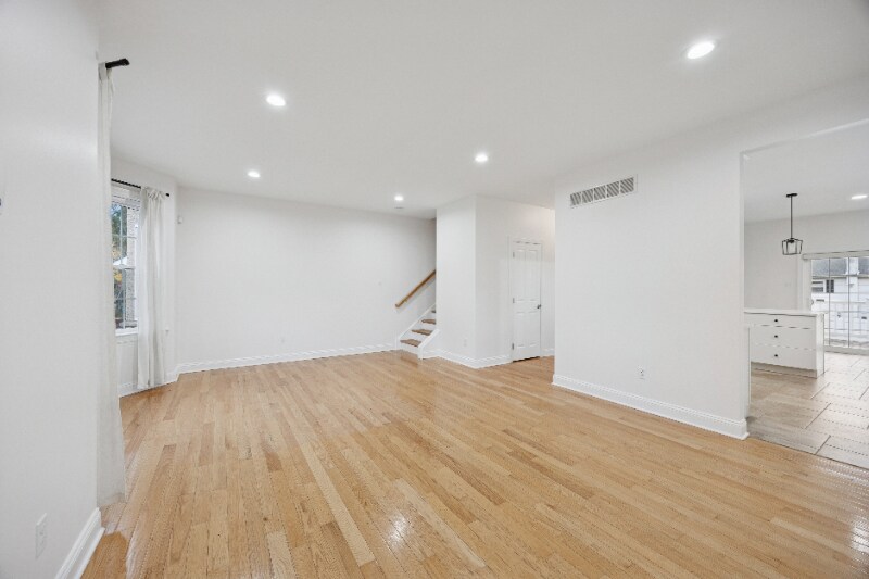 Building Photo - 7518 Lawn St