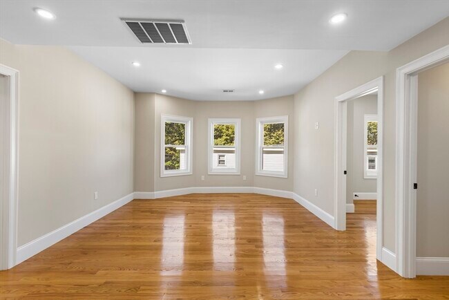 Building Photo - 31 Woodale Ave