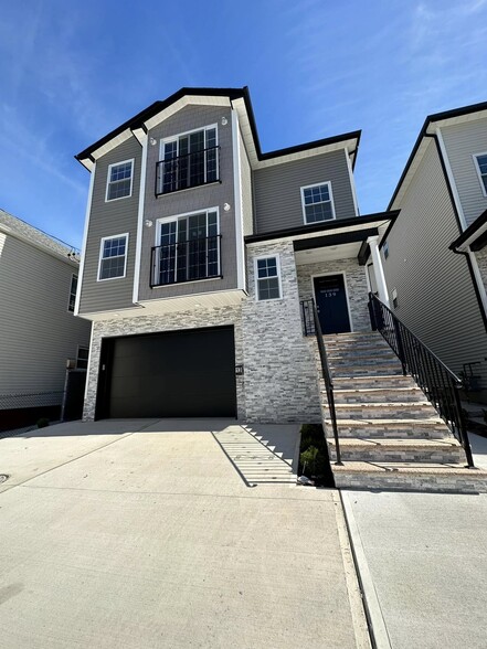 Building Photo - 139 Court St