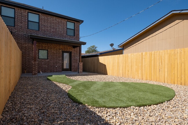 Building Photo - 1711 2nd Ave