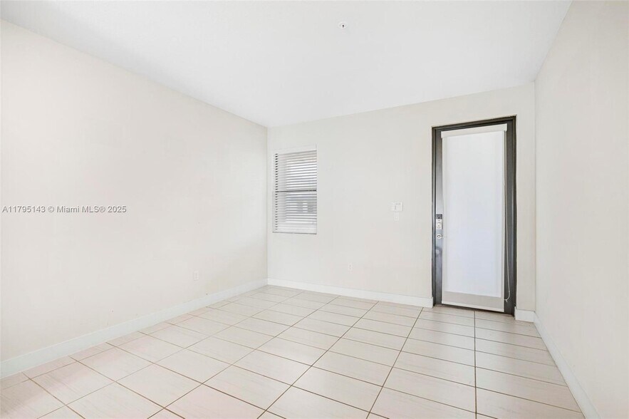 Building Photo - 7865 NW 104th Ave