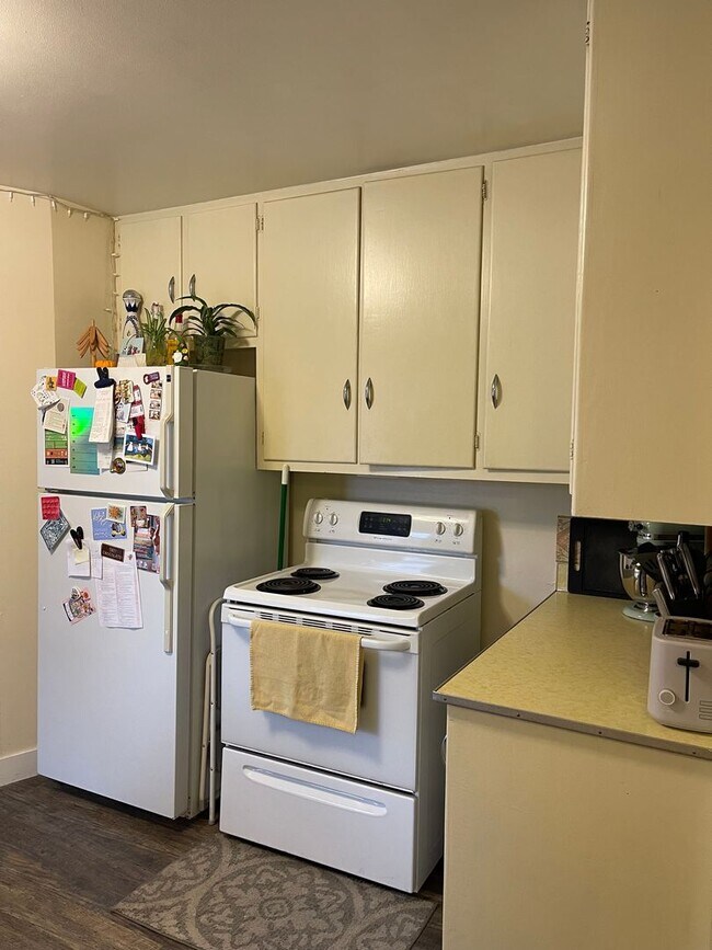 Building Photo - 123 Livingston St