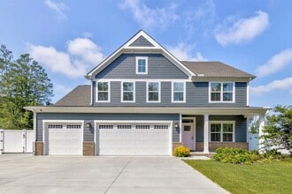 Building Photo - Luxurious 4-bed