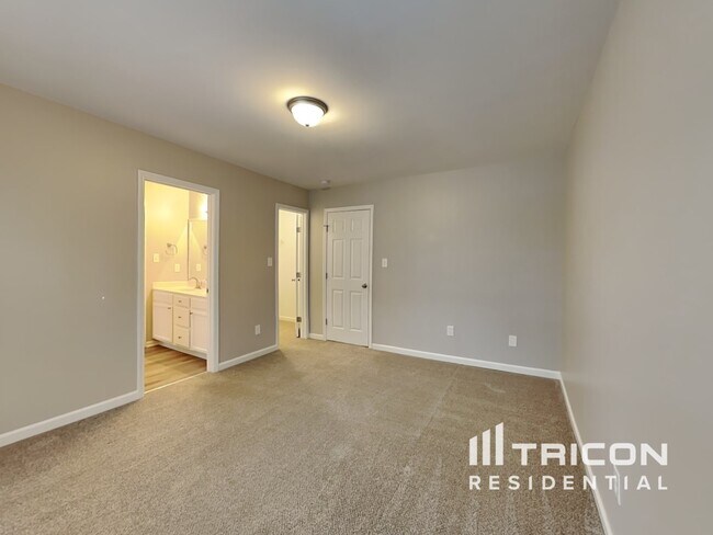 Building Photo - 731 Longitude Way
