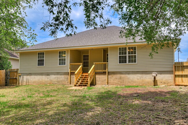 Building Photo - 1955 Shoreline Dr
