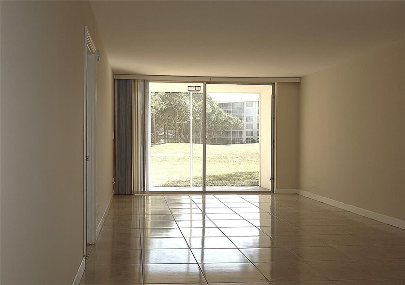 Building Photo - 2600 S Course Dr