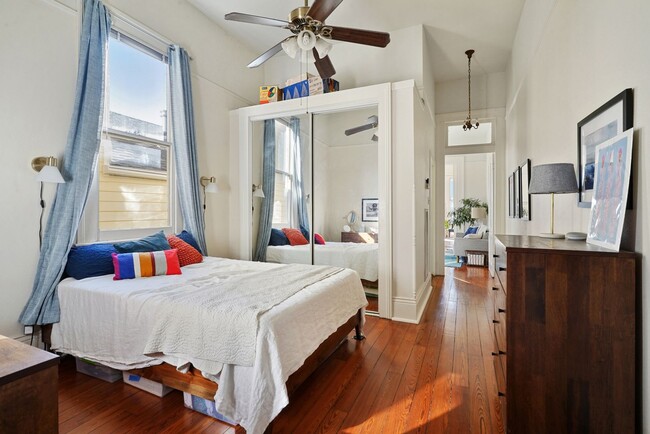 Building Photo - Large 1 bedroom apartment in heart of Uptown