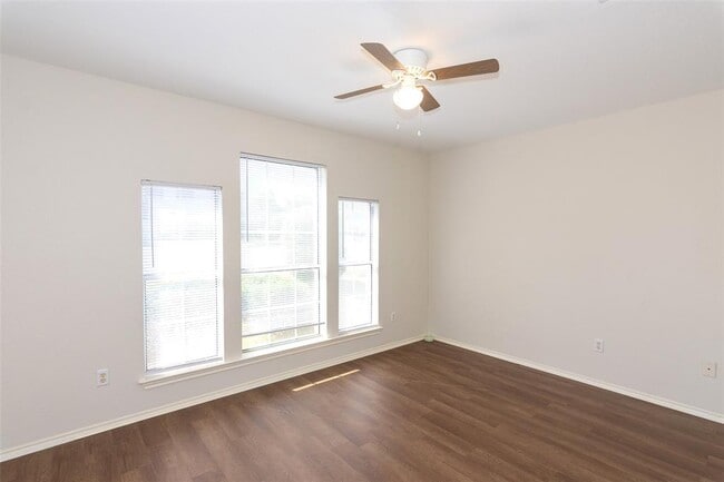 Building Photo - 2321 Friarcreek Loop