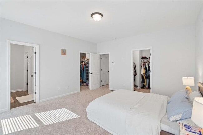 Building Photo - 383 Skylar Way SE