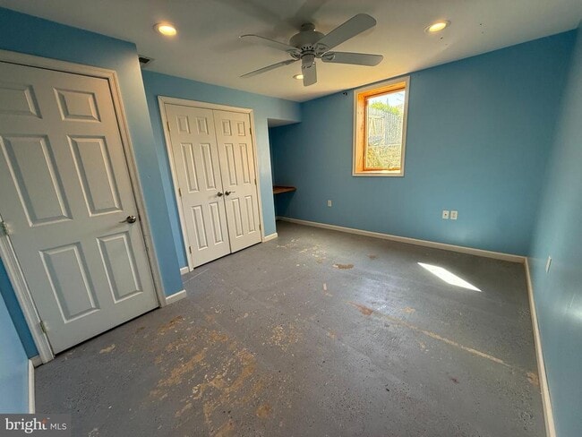 Building Photo - 220 Barnes Blvd