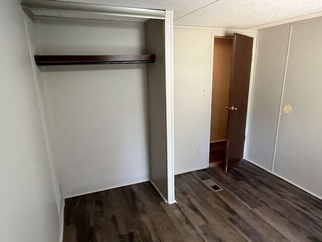 Building Photo - Quiet living 3 bed, 2 bath Ranch near Mint Hill