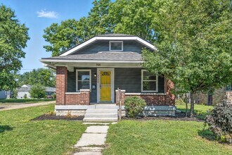 Building Photo - 2526 Caroline Ave