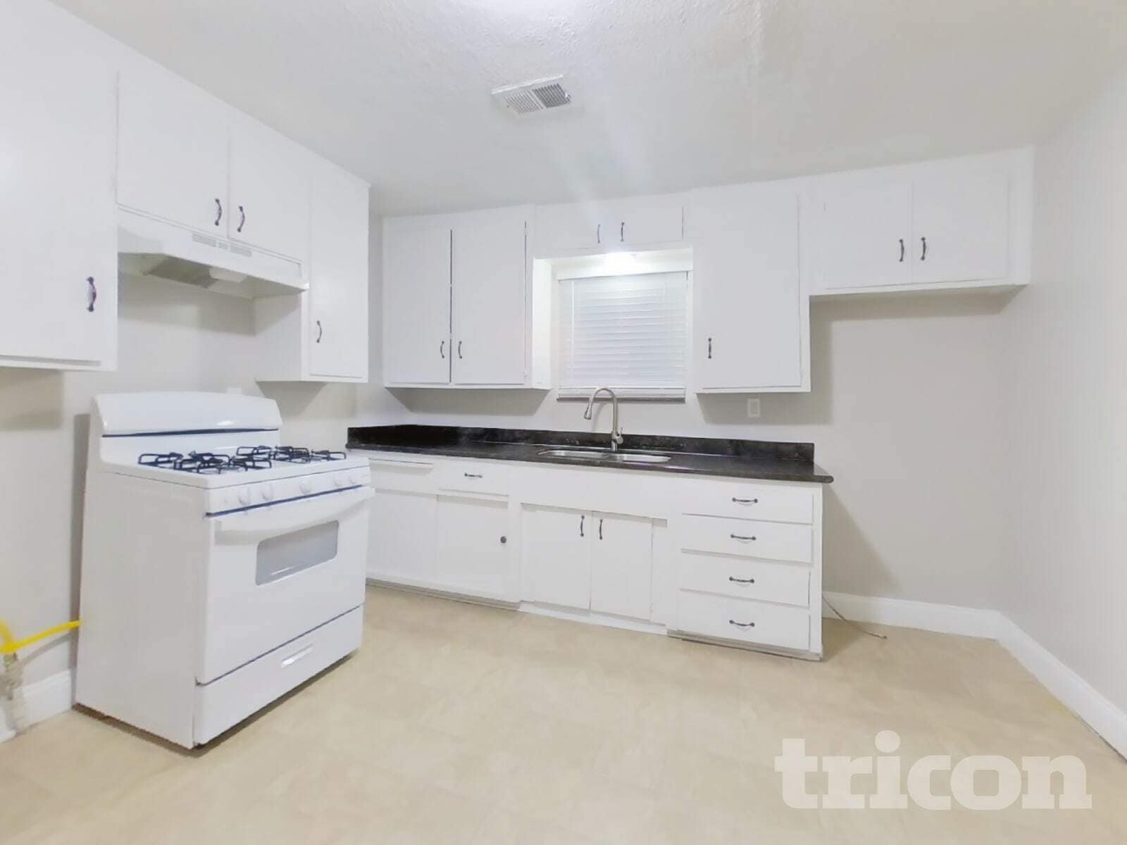 Building Photo - 421 S Abbie St