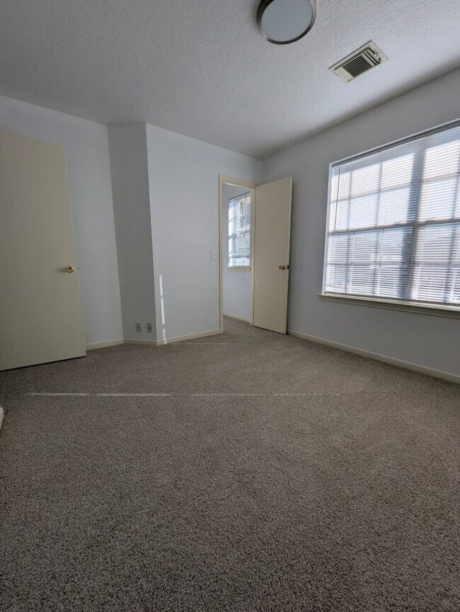 Building Photo - 13422 Sarento Village